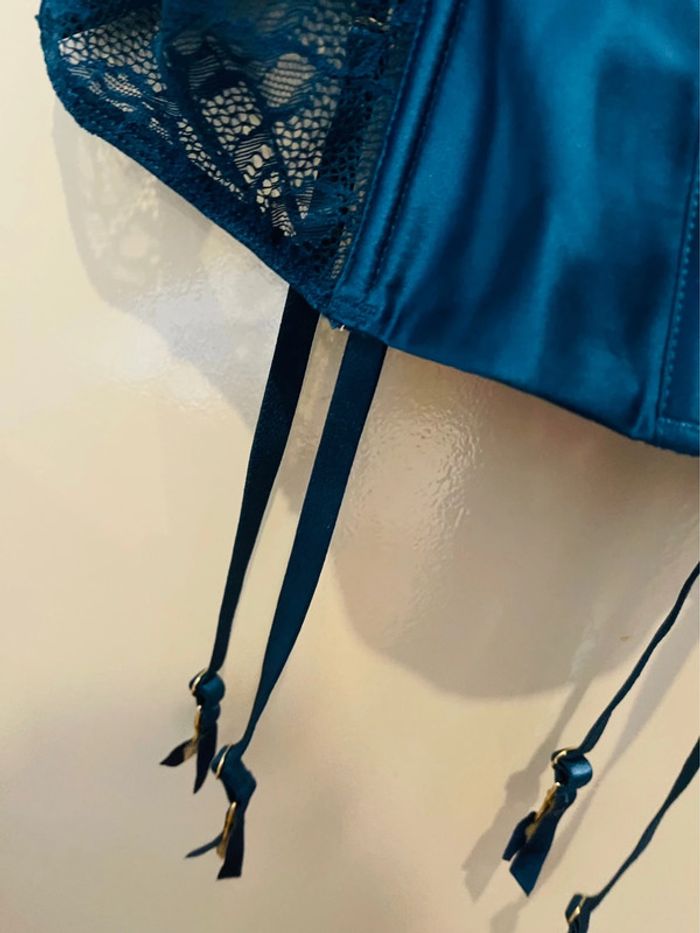 Guêpière Bleu Canard Satin & Dentelle – Taille 95B – Comme Neuve ! - photo numéro 4