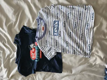 Lot t shirt levi's