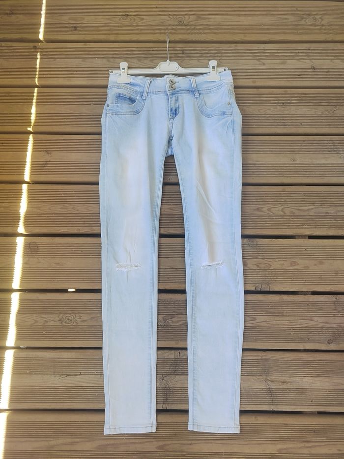 Jean Troué Bleu Clair Femme – Taille S/36  – Coupe Skinny – Look Tendance Y2K