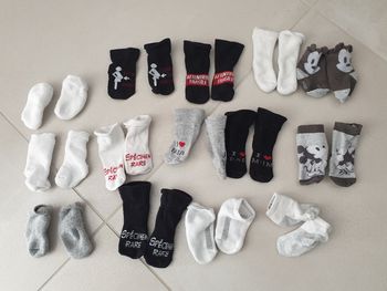 13 paires de chaussettes divers couleur pour bebe de 3 mois a 6-8 mois taille 15-18 env