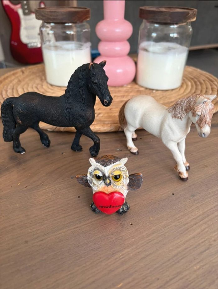 Lot 2 chevaux Schleich et Papo + 1 chouette