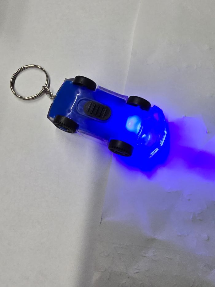 Porte clés voiture lumineuse - photo numéro 6