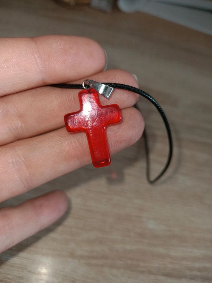 Pendentif avec croix de Jésus Christ - photo numéro 3