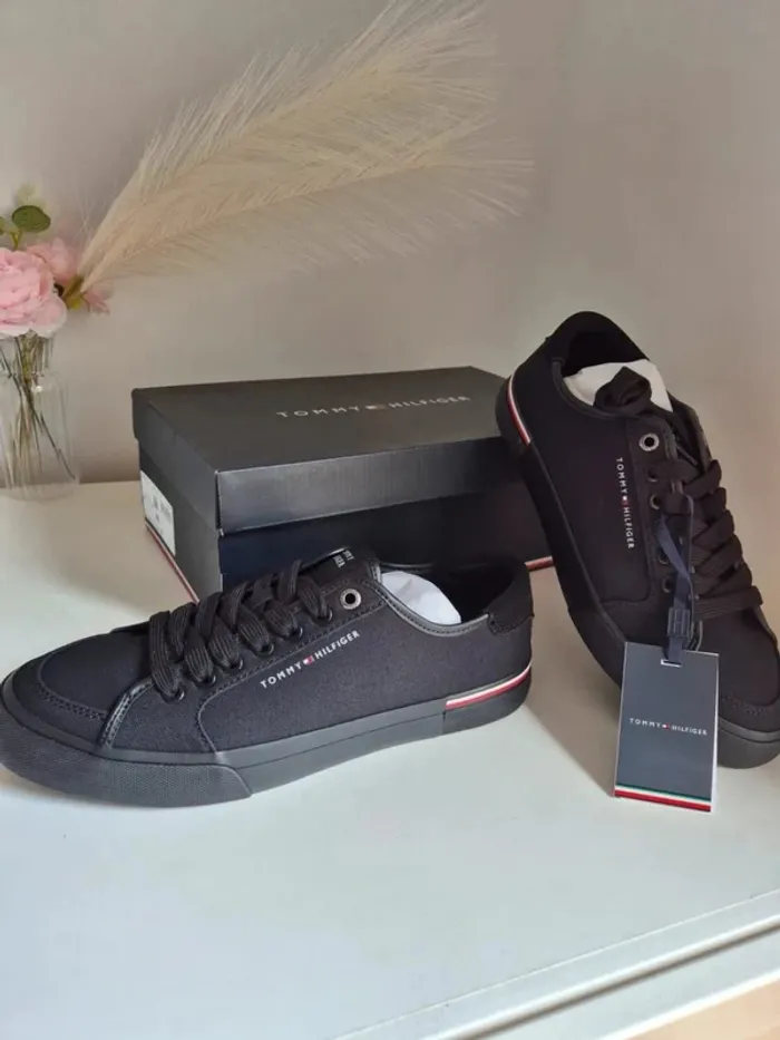 Tommy Hilfiger Baskets Vulcanisées Homme mixte Taille 40 Core Corporate Canvas Basses, Noir