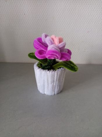 Fleur décorative en chenillette 