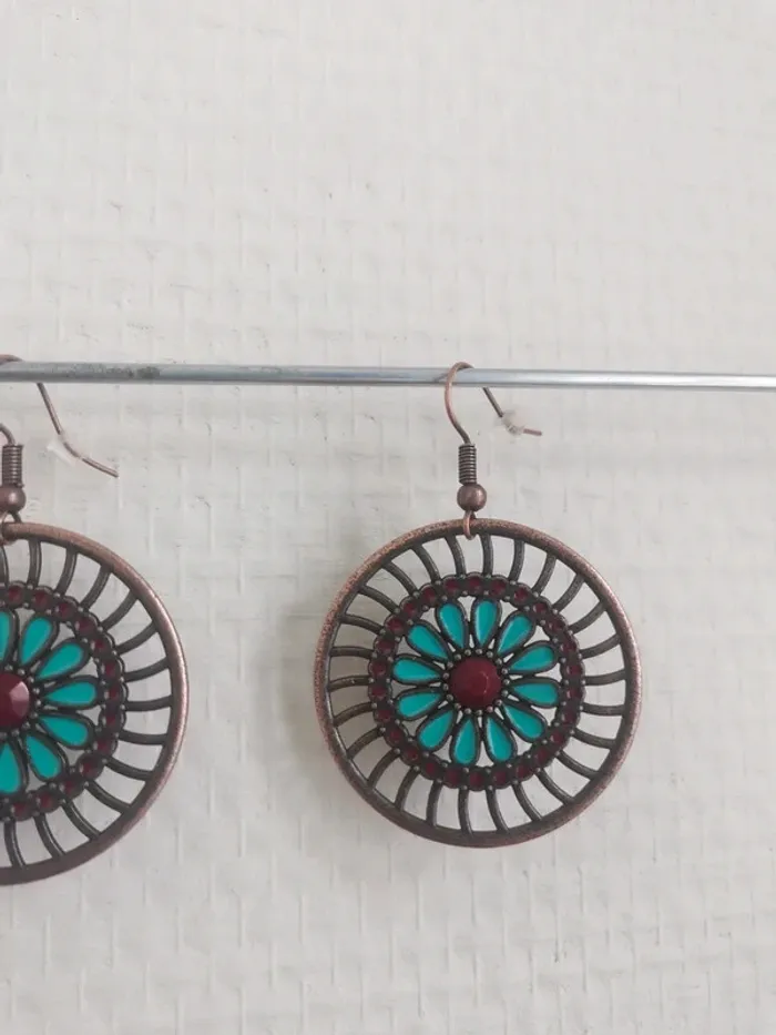 Paire de boucles d'oreilles en alliage motif floral - photo numéro 3
