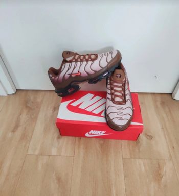 Basket tn taille 44 et 42 prix 55€ jamais porté