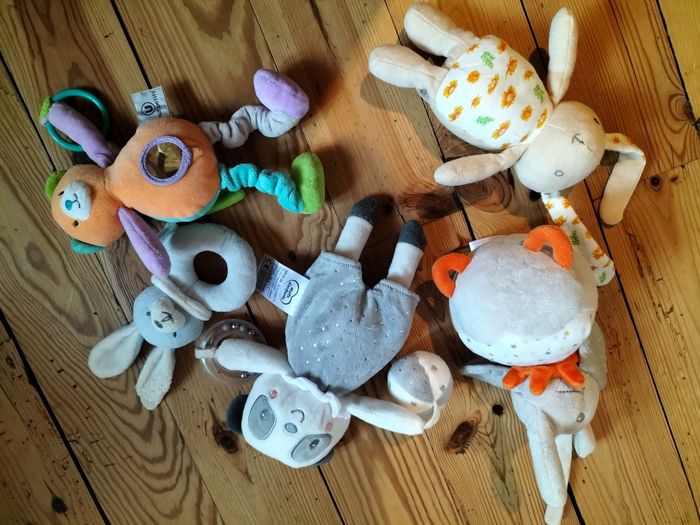 Lot  doudous et hochets