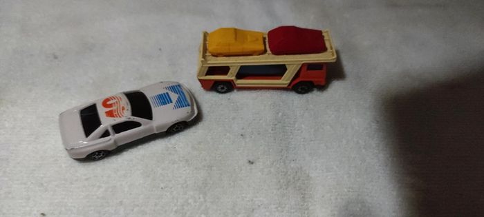 Petit camion métal avec voitures - photo numéro 2