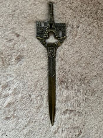 Coupe papier Tour Eiffel vintage 