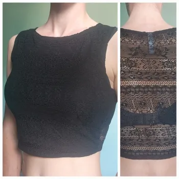 Crop top / t-shirt court noir avec dentelle XS / S