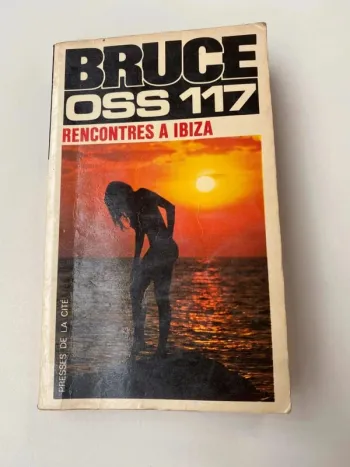 OSS 117 - Rencontres à Ibiza