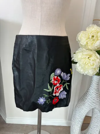 🌸 Jupe simili avec fleurs brodé