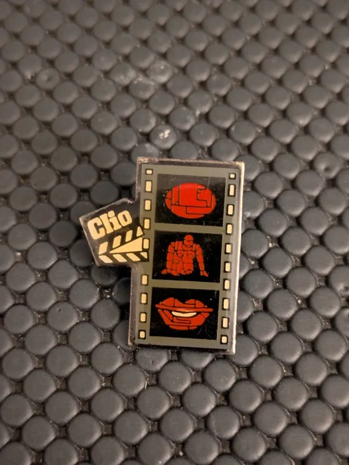 Pin's Clio Renault Grenelle