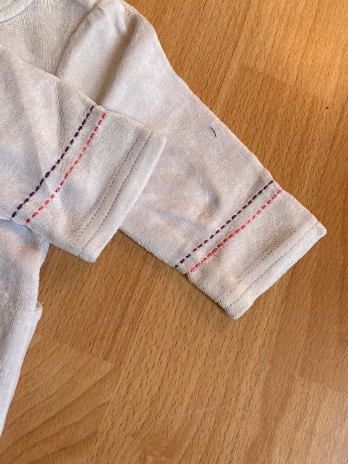 Beau pyjama en velours 1 pièce/grenouillère grise Vertbaudet T. 3 mois/60 cm fille TBE - photo numéro 7