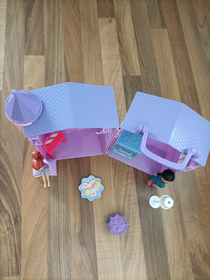 Petit château barbie rose violet avec mobilier et 2 mini barbies - photo numéro 2
