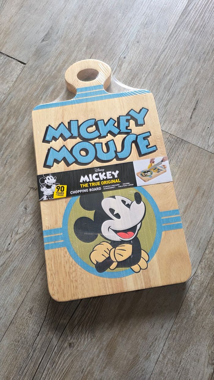 Planche à découper disney mickey mouse 90 ans funko sous blister