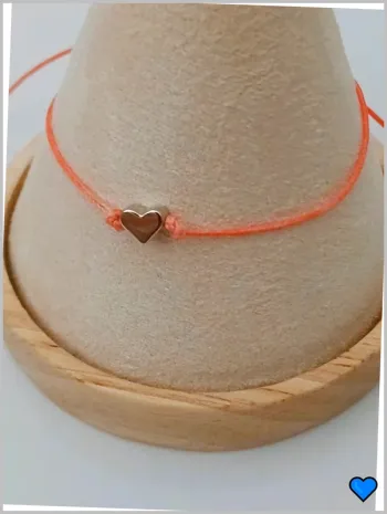 Bracelet cordon orange coeur ,look du jour