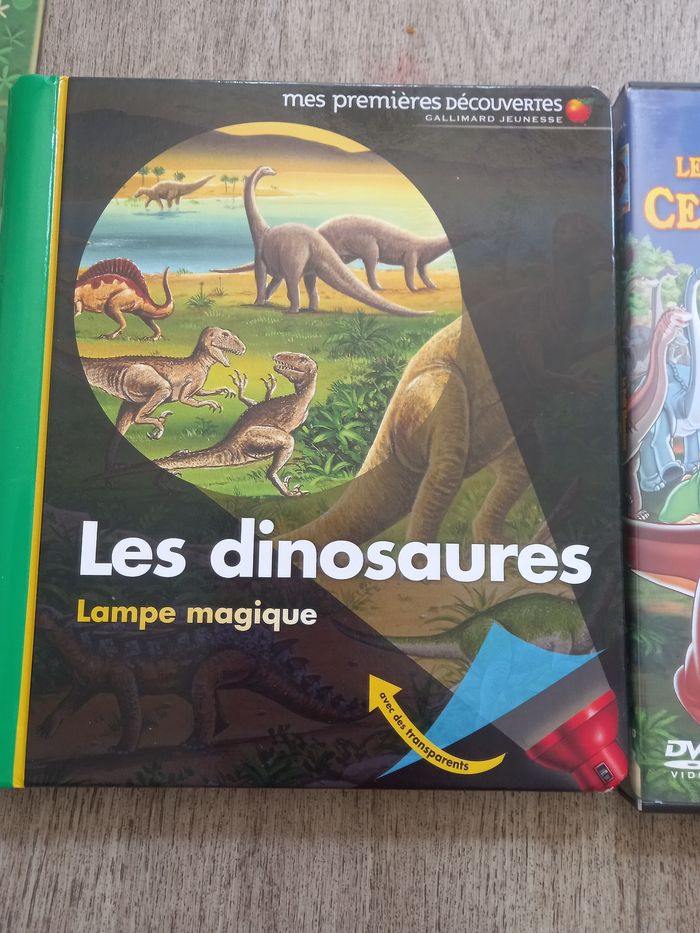 Lot dinosaures jeu de société SOS dino et livres dinosaures et stickers dinosaures - photo numéro 8