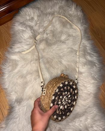 Sac en osier et coquillages Zara