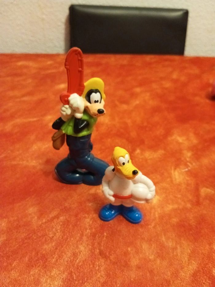 2 figurines Disney, Pluto et Dingo