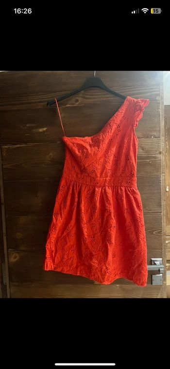 Robe asymétrique broderie anglaise corail/rouge