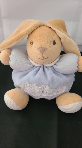 doudou lapin Kaloo bleu et blanc, beige