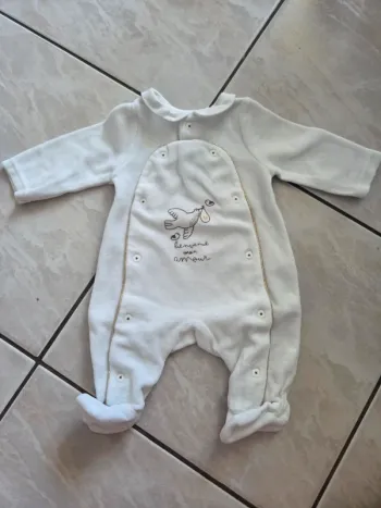 Pyjama tape a l oeil