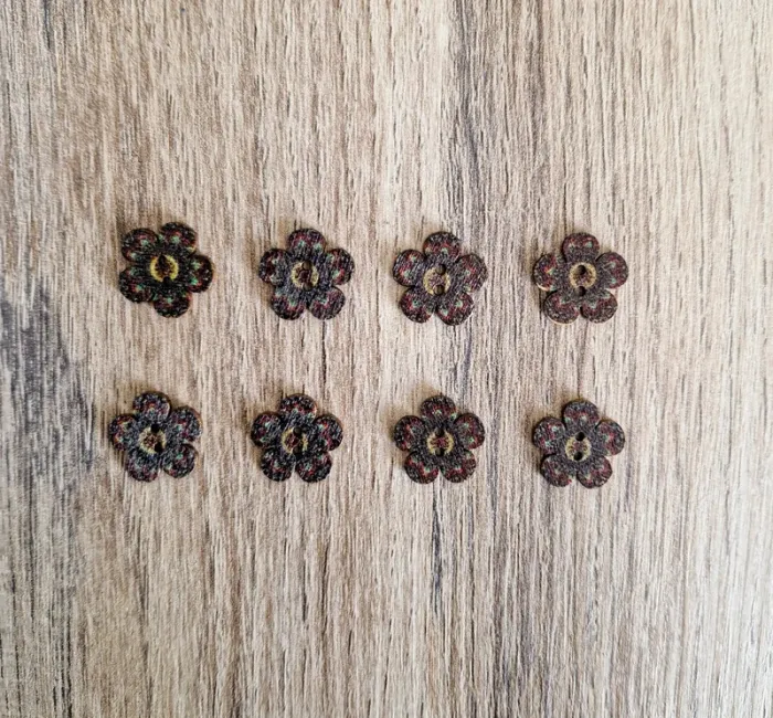 Lot de 8 boutons fleurs en bois