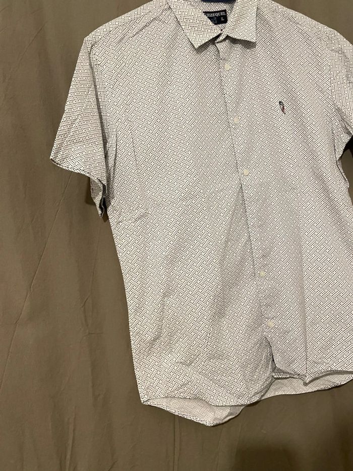 Chemise à manches courtes blanc motifs bleu marine et noir coupe slim fit Jezequel taille L - photo numéro 2