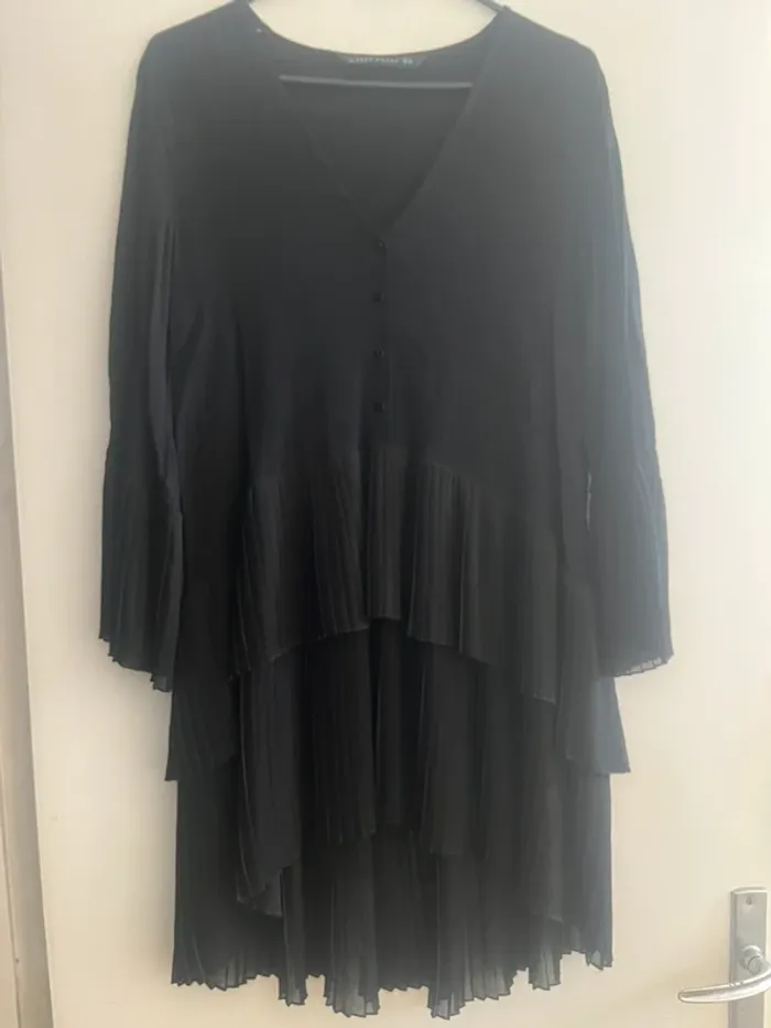 Robe Zara à volants - Neuve - taille M  🖤