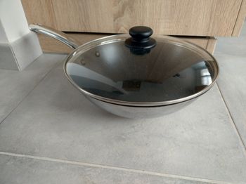 Wok avec couvercle