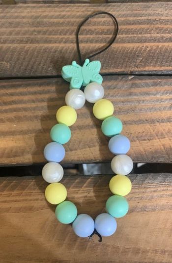 Bijou de portable avec des perles en silicone