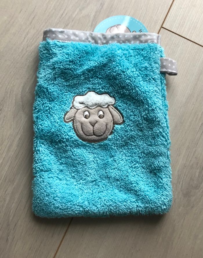 Gant de toilette bleu mouton Carré blanc