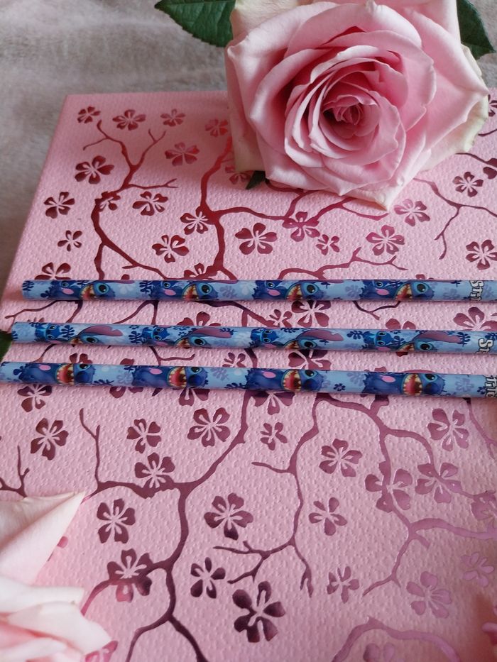 Crayon de bois hb stitch 1e50 les 2