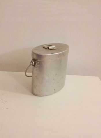 Ancien mini sceau en aluminium gris clair  avec anse et couvercle pour décoration ou autre