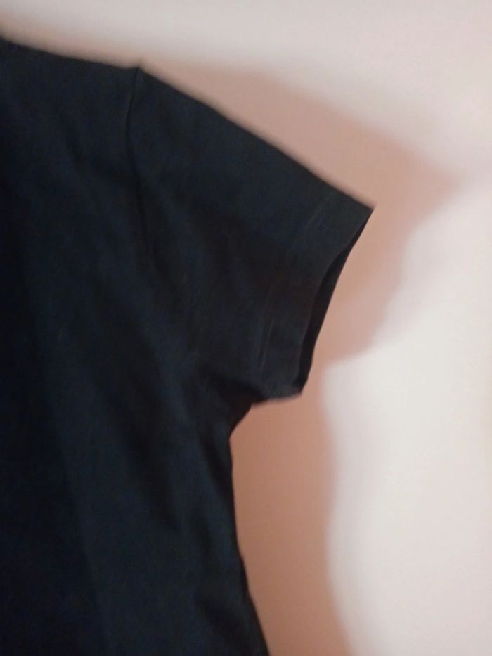 Joli Tee-shirt noir. Taille 9 ans - photo numéro 12