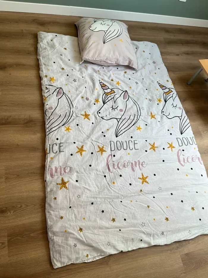 Couette + parure + oreiller licorne