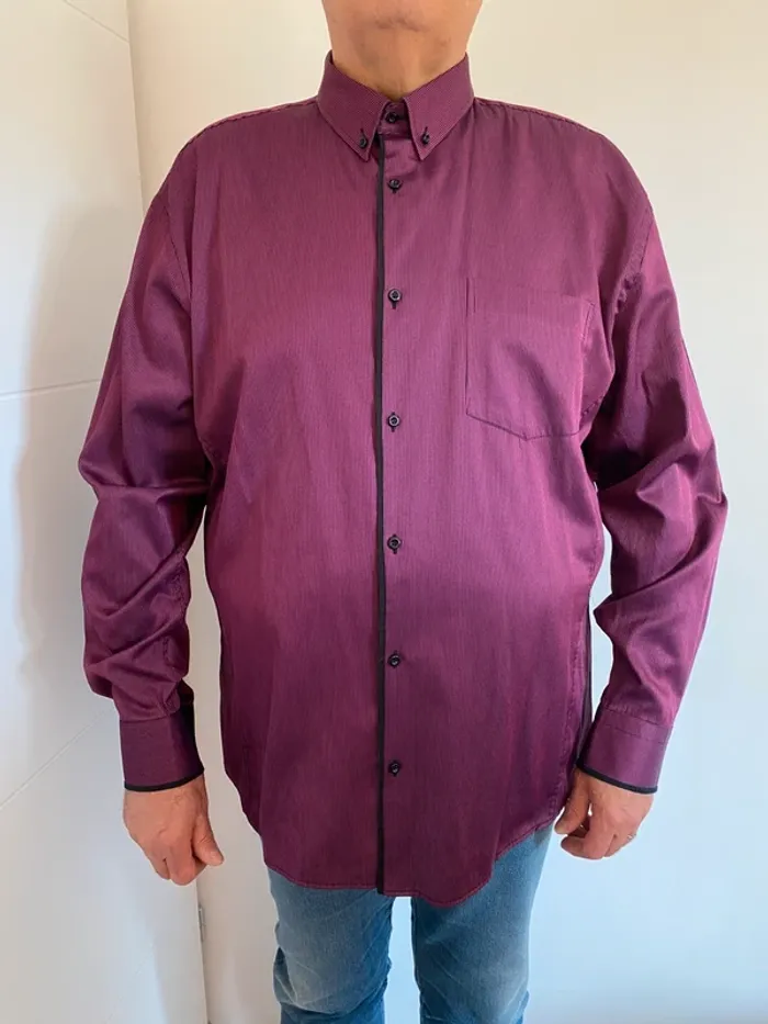 Chemise satinée violette