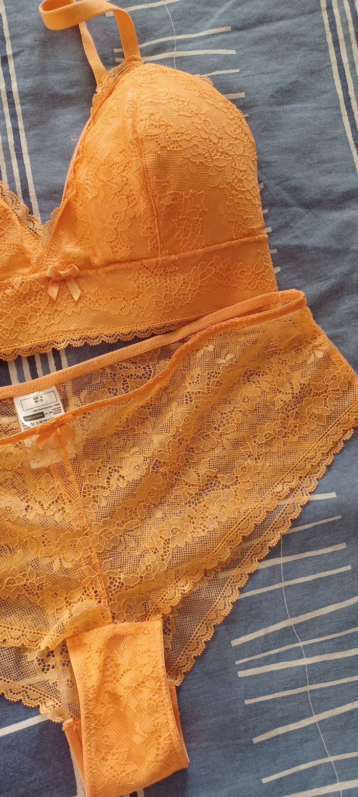 Très joli ensemble  lingerie femme haut 95C Bas 44