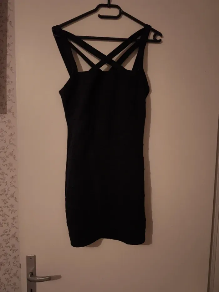 Robe noire moulante