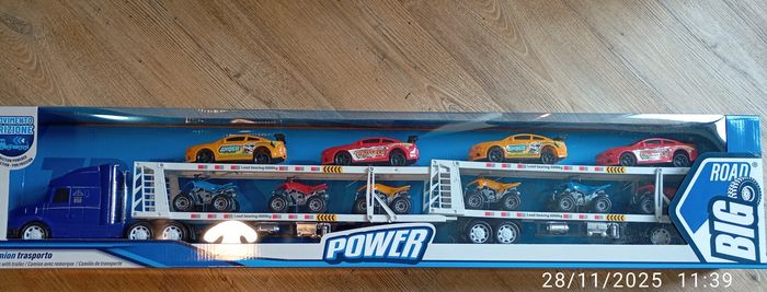 Camion transportant voiture