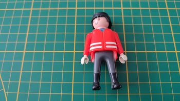 Personnage Pompier cheveux noirs référence 30 00 700 pièce détachée Playmobil #C05