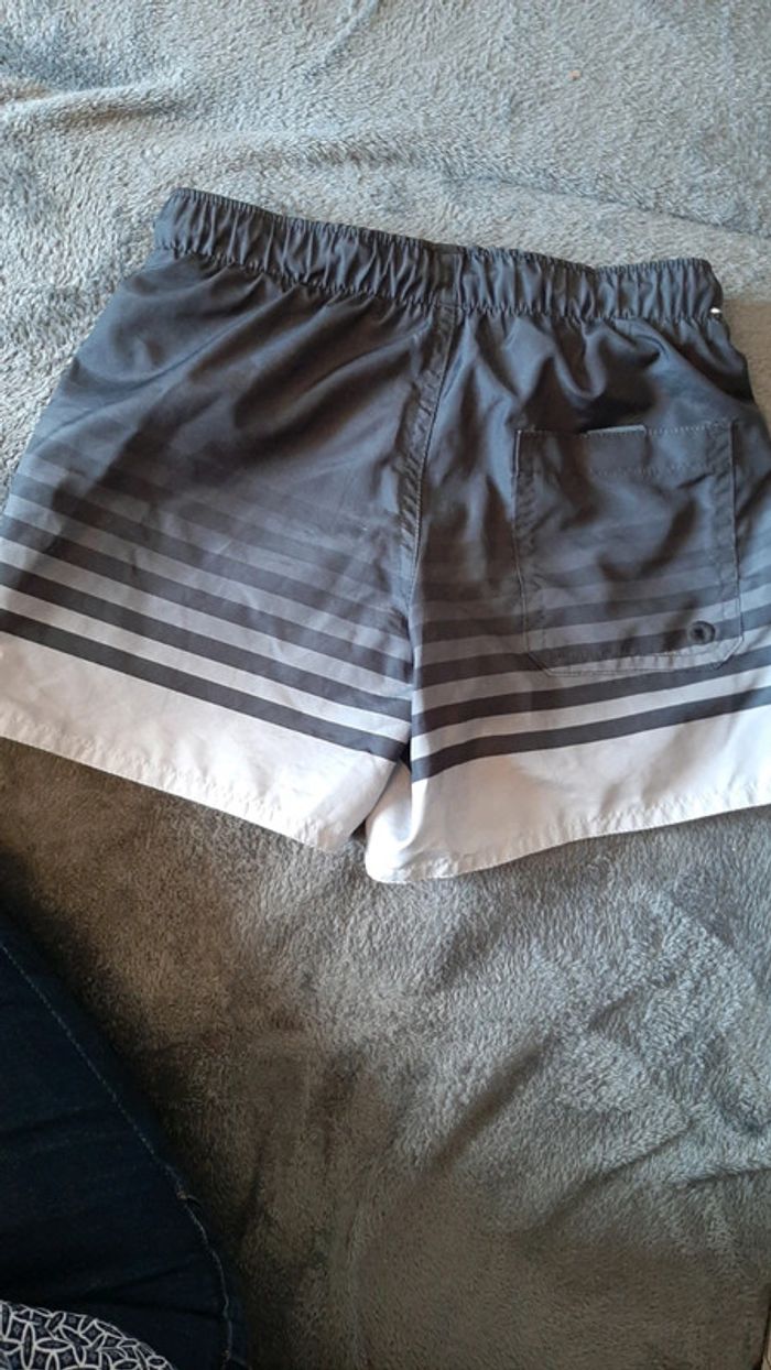 Short de bain 8 ans - photo numéro 2