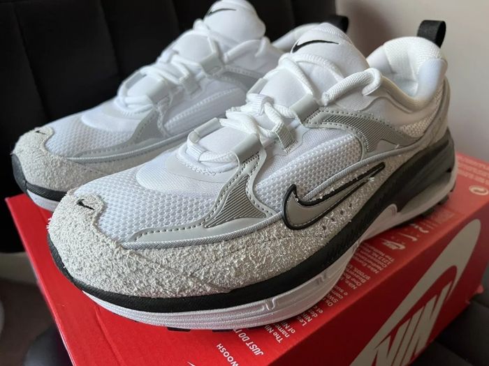 Baskets chaussures Nike neuves taille 38.5 - photo numéro 5