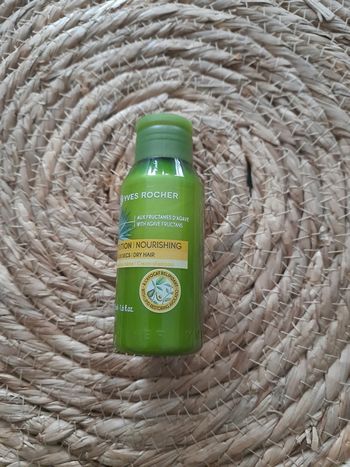 Petit shampooing cheveux secs Yves Rocher