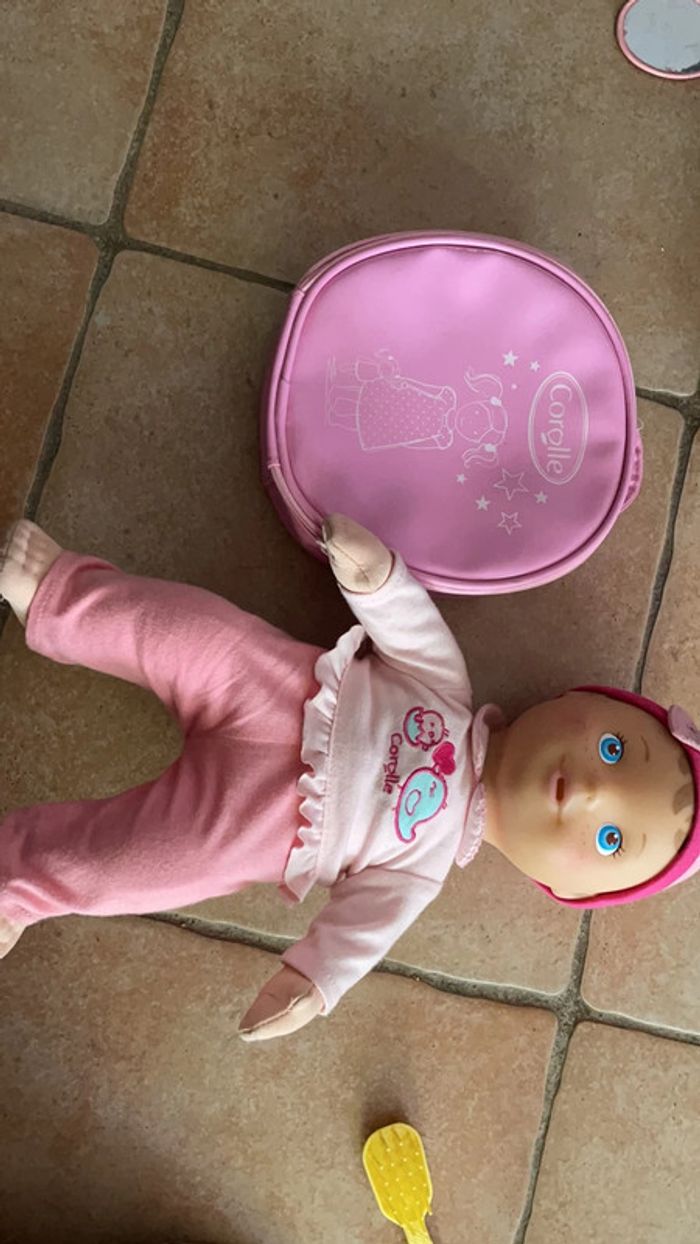 Poupée Corolle interactive + son sac