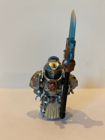 Figurine type Lego Warhammer. Warhammer