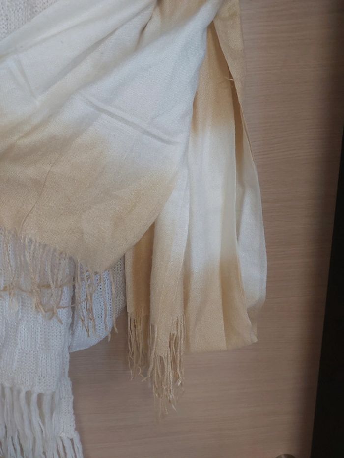 Écharpe blanche écharpe beige - photo numéro 4