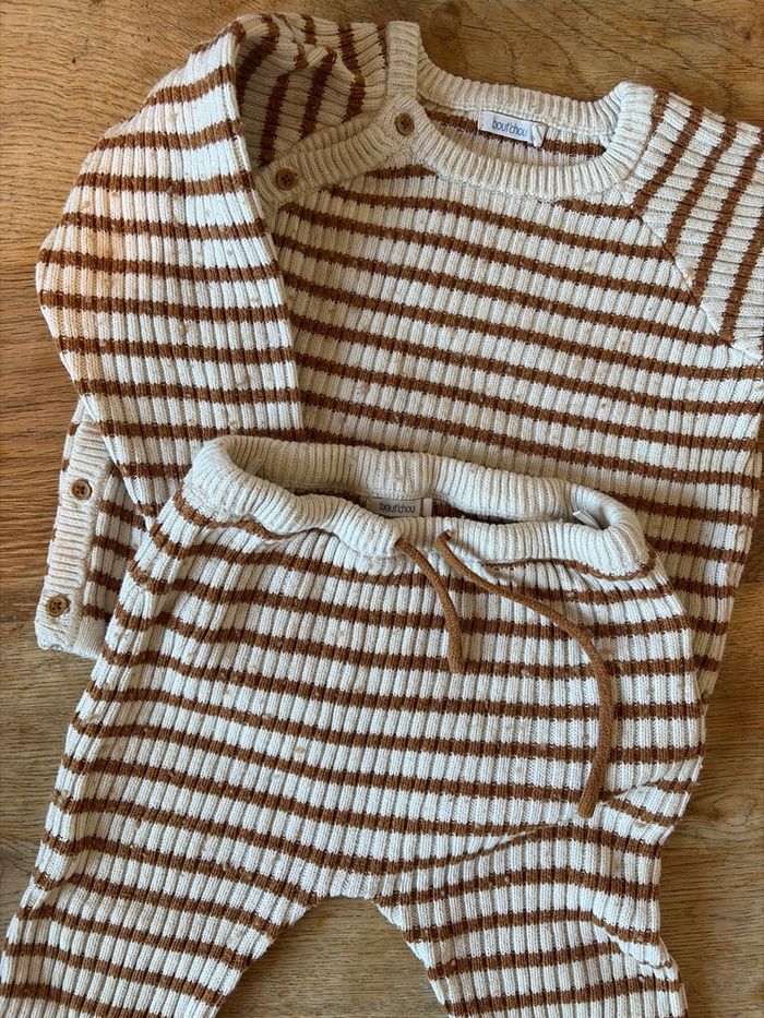 Lot d’imparfaits 18 mois (5 pulls + 1 pantalon + 1 t-shirt  manches longues - photo numéro 2